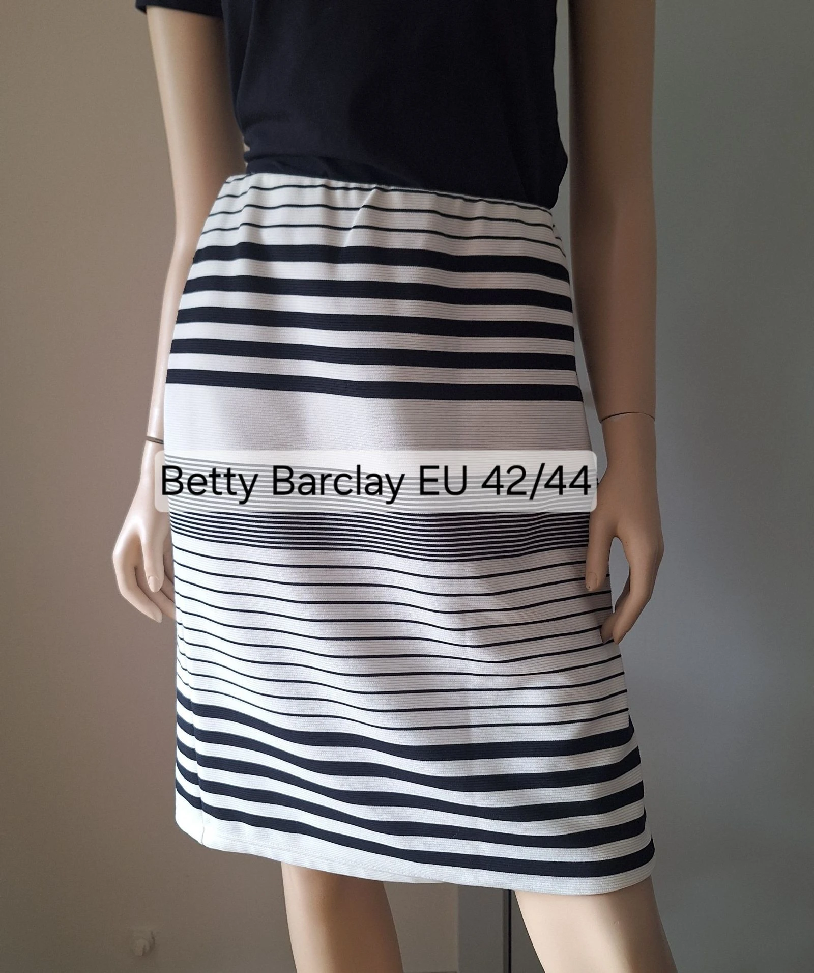 Betty Barclay rok gebroken wit met marineblauwe streep 42/44